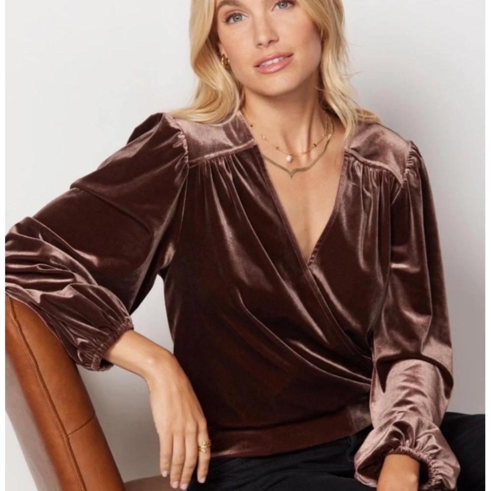 Evereve Kenna Velour Wrap Top Mink Brown Velvet V-Neck Blouse Medium